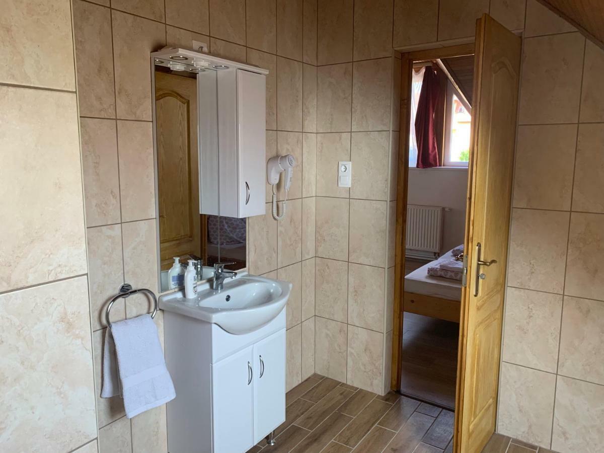 Aranyszarvas-Goldener Hirsch Pension ซาลาคาโรส ภายนอก รูปภาพ