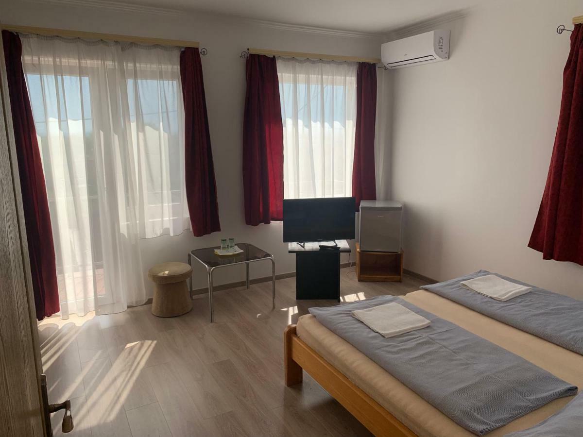Aranyszarvas-Goldener Hirsch Pension ซาลาคาโรส ภายนอก รูปภาพ