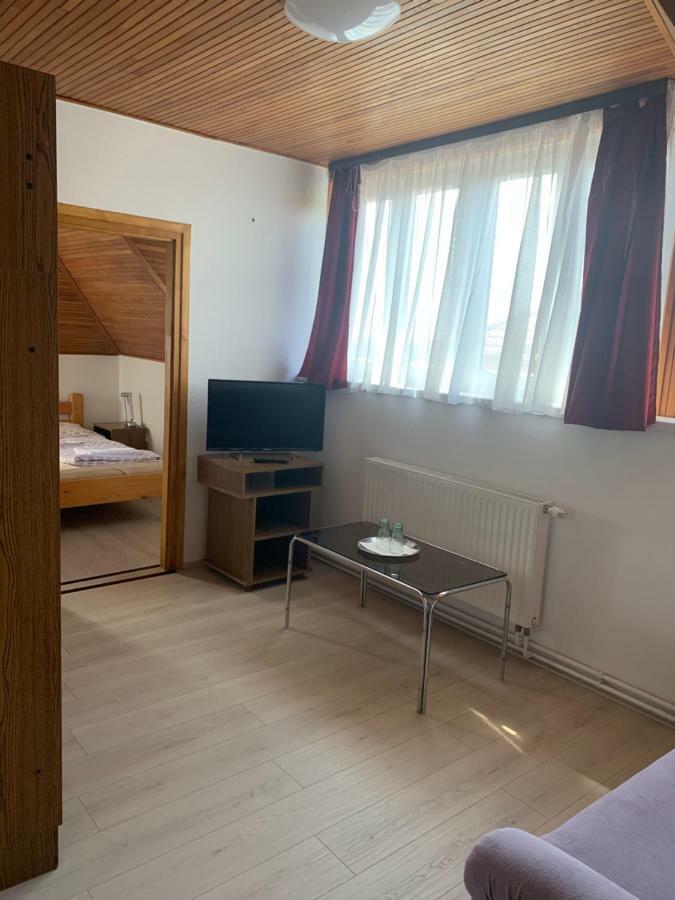 Aranyszarvas-Goldener Hirsch Pension ซาลาคาโรส ภายนอก รูปภาพ